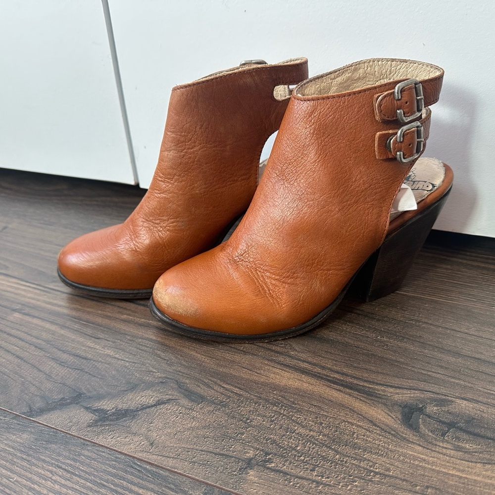 Freebird by Steven Smoke Slingback Clog Mules Tan (Size 6)